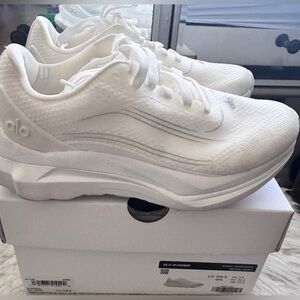 ALO Yoga Women Runner White Performance Sneakers, women size 6

GUC, sold as is.